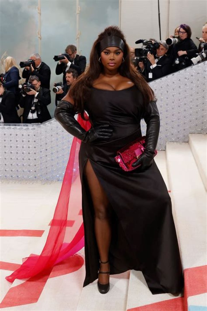 Divas Flawless: The Ultimate Guide to Redefining Beauty Standards